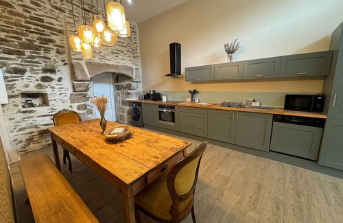 Plouneventer Casa | Gîte apartment with terrace near a pond animals accepted