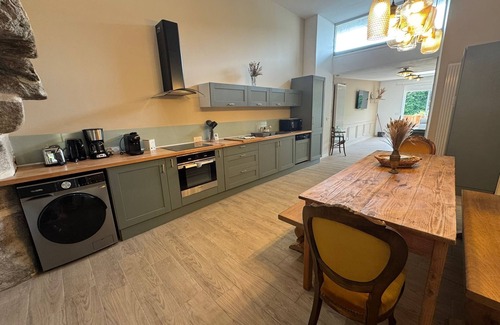 Plouneventer Casa | Gîte apartment with terrace near a pond animals accepted