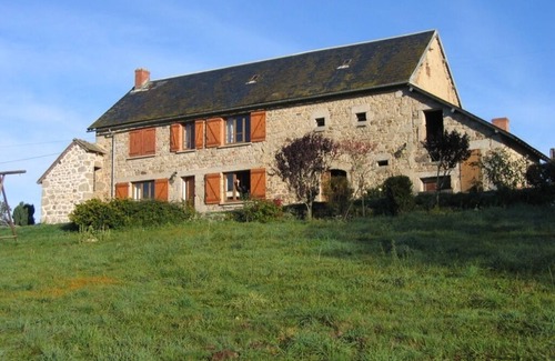 Dontreix Casa | Gite de France 3 orejas, aislados en el campo en el borde de un estanque,