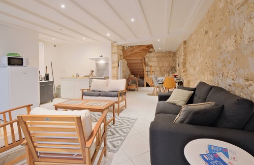 Brantome-en-Perigord Casa | Gîte D’ici et d’Ailleurs – Encanto Auténtico en el Corazón del Centro Histórico con Wi-Fi