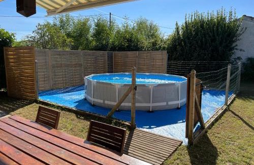 Lesparre-Medoc Casa | GITE DU MEDOC - Day Cruise en bateau privé, pêche en mer, et visite guidée des Chateaux du Médoc