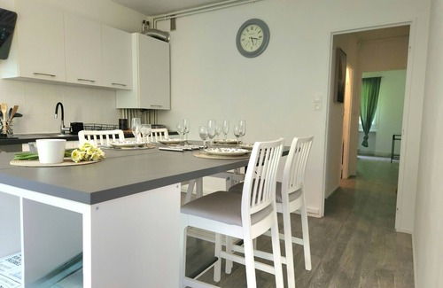 Marange-Silvange Apartamento | Le Grand Cerf-Apartamento-Baño en la habitacion-Apartamento-Vista al bosque