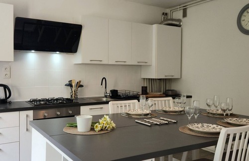 Marange-Silvange Apartamento | Le Grand Cerf-Apartamento-Baño en la habitacion-Apartamento-Vista al bosque