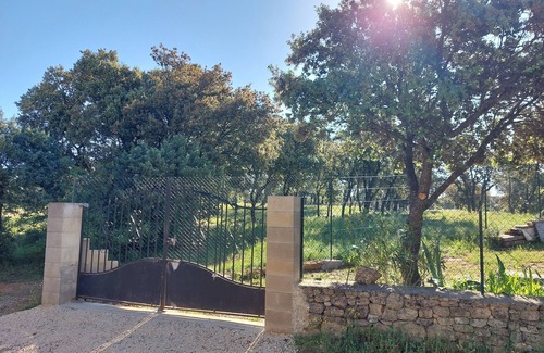 Vers-Pont-du-Gard Apartamento | Gite for 2 to 4 people, in the medieval village of VERS Pont du Gard