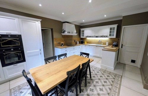 Saint-Gengoux-le-National Casa | Gîte des Siècles - 14th Century House with Lift and Cinema