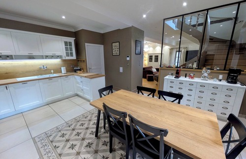 Saint-Gengoux-le-National Casa | Gîte des Siècles - 14th Century House with Lift and Cinema