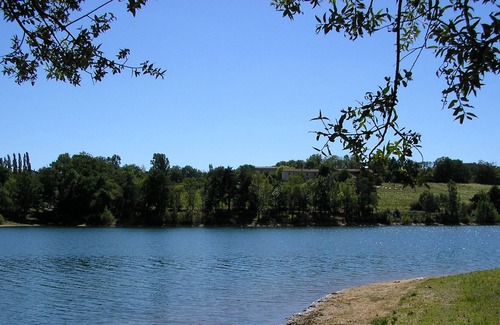 Tanus Casa | Helen albergue situado en la frontera Tarn / Aveyron, con piscina
