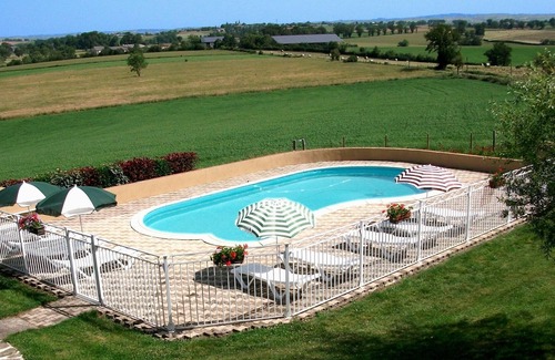 Tanus Casa | Helen albergue situado en la frontera Tarn / Aveyron, con piscina