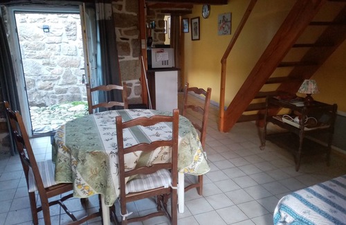 Porspoder Casa | Gite in 17th century barge house, sea 800 m away, pets welcome