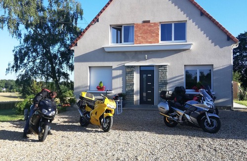 Ponce sur Le Loir Casa | Gîte in the countryside, views over fields and forest, spacious and serene, peace and quiet guaranteed.