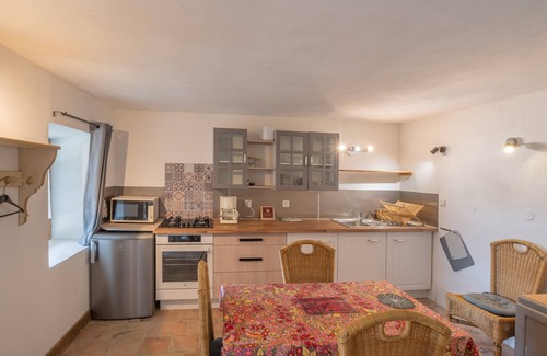Bessas Cabaña | Gîte 'La Bergerie - Le Mas De Peyraube' con piscina compartida, jardín común y Wi-Fi