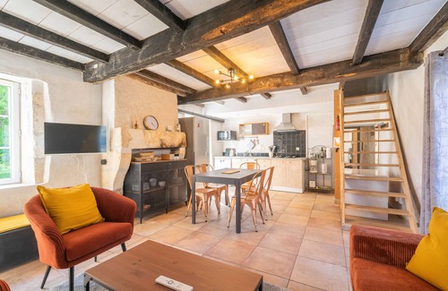 Saint-Romain-de-Benet Casa | Casita de campo 'Gîte Le Chai' con piscina compartida, Wi-Fi y aire acondicionado