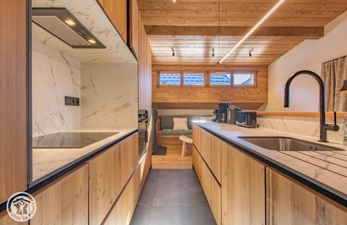 Saint-Jean-de-Sixt Apartamento | Gîte Le Vardi - Chalet ARAVIS COSY with spa and summer pool