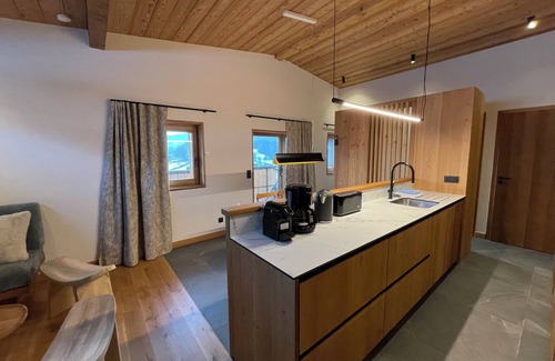 Saint-Jean-de-Sixt Apartamento | Gîte Le Vardi - Chalet ARAVIS COSY with spa and summer pool