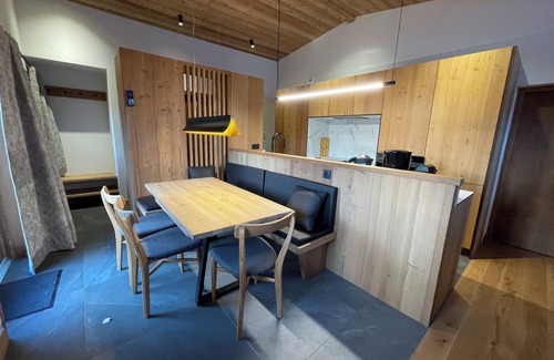 Saint-Jean-de-Sixt Apartamento | Gîte Le Vardi - Chalet ARAVIS COSY with spa and summer pool