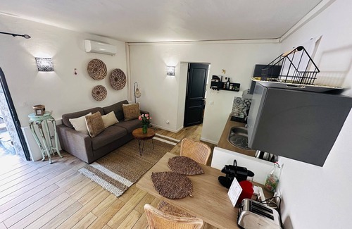 Le Bar-sur-Loup Apartamento | Apartamento-Romántico-Baño tipo “wet room”-Vista a la Piscina-Meublé Tourisme 3*