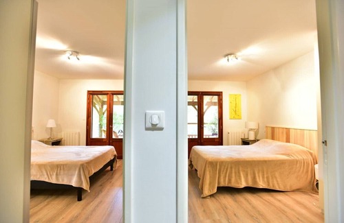 Les Artigues-de-Lussac Casa | GITE PLAISIR DU CHENE - 12 personas