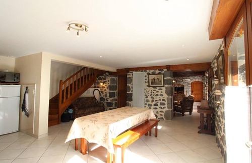 Saint-Paul-de-Salers Cabaña | Gite Saint-Paul-de-Salers, 4 bedrooms, 8 persons