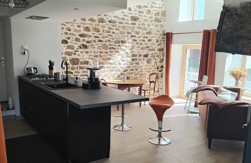 Vieux-Vy-sur-Couesnon Casa | Gite sleeps 3, sleeps 5 in the countryside, garden, parking, pets welcome.