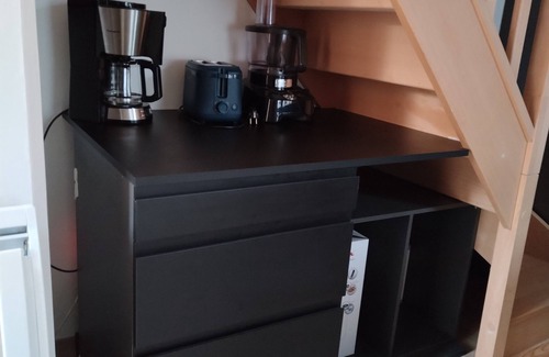 Vieux-Vy-sur-Couesnon Casa | Gite sleeps 3, sleeps 5 in the countryside, garden, parking, pets welcome.