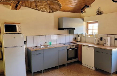 Saint-Saud-Lacoussiere Casa | Gite Syrah; charming 2-bedroom cottage in Dordogne