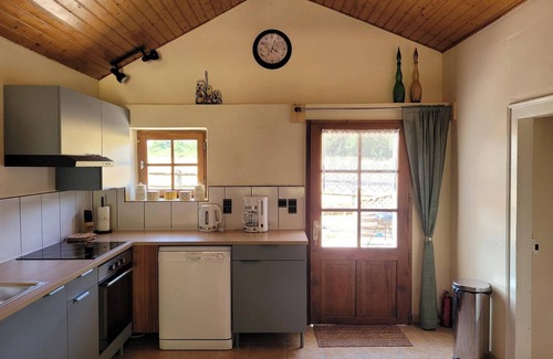 Saint-Saud-Lacoussiere Casa | Gite Syrah; charming 2-bedroom cottage in Dordogne