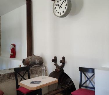Meximieux Casa | Gites du Longevent Appartement du Moulin Pérouges