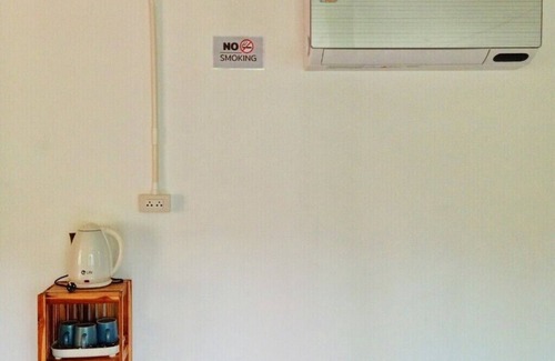 Pangmapha Cabaña | GJ TOUR Cozy homestay in beautiful Pangmapha, Tham Lot with AC.