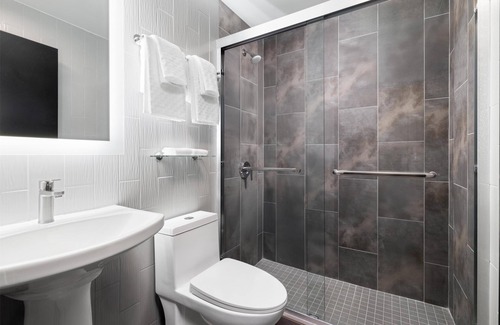 West Bronx Hotel | GLō Best Western Bronx NYC