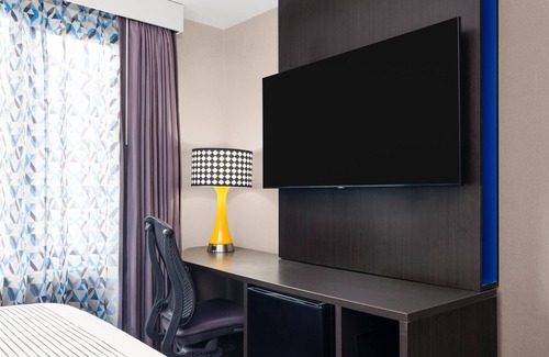 West Bronx Hotel | GLō Best Western Bronx NYC