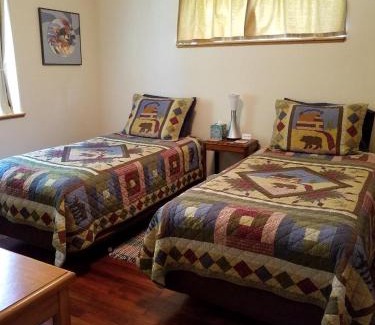 Questa Woods Cama Y Desayuno | Glacier Creek Lodging