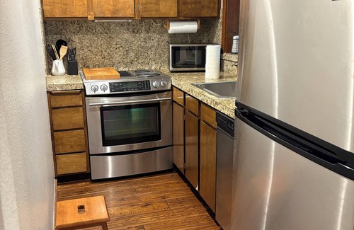 Glacier Condominio | Glacier Time 2 bedroom 2 bath condo in Snowater with TWO indoor hot tubs/pools