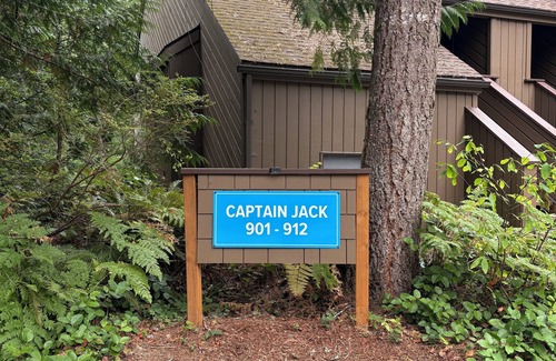 Glacier Condominio | Glacier Time 2 bedroom 2 bath condo in Snowater with TWO indoor hot tubs/pools