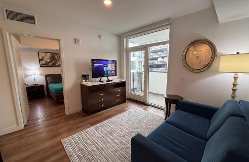 North of Montana Apartamento | Glamorous KTown Boutique Residences with Rooftop view