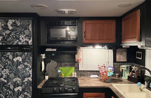 Harrison Casa | Glamp & Get Amped Lake views, bubbly hot tub, paddle boat joy, & unlimited fun!