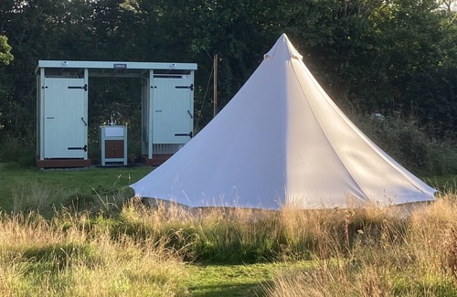 Westbrook Court Cabina | Glamping at The Homestead - Ensuite bell tent
