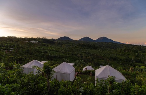Gobleg Alquiler De RV | ¡Felicidad Glamping! Hermosa tienda de 1 dormitorio en Buleleng