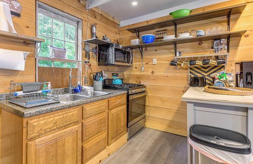 Franklin Cabina | Glamping Getaway at Lake Carmi Cabin!