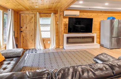 Franklin Cabina | Glamping Getaway at Lake Carmi Cabin!