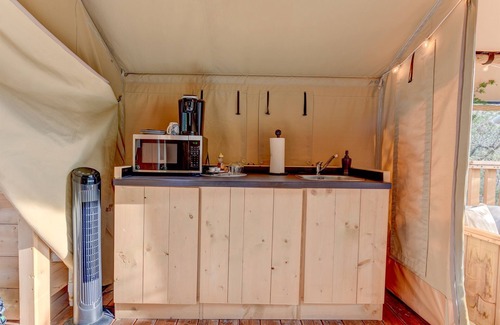 Johnson City Alquiler De RV | Glamping Getaway with AC on Winery in Hill Country