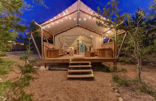 Johnson City Alquiler De RV | Glamping Getaway with AC on Winery in Hill Country