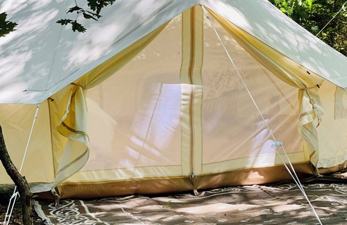 Niles Apartamento | Glamping Getaway with kitchenette on Flower and Alpaca farm