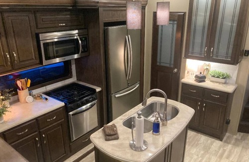 Morganton Casa | GLAMPING en BLUE RIDGE, piscina de agua salada, bañera de hidromasaje, acceso pavimentado, ubicación perfecta