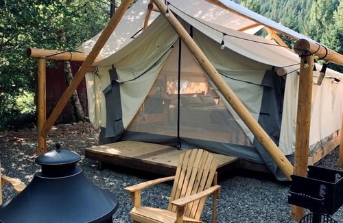 Idleyld Park Alquiler De RV | Glamping! Luxury Tent Explorer in Idleyld Park, OR