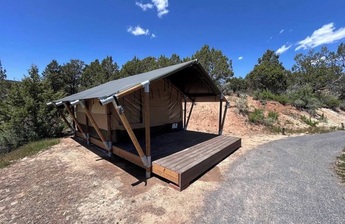 Collbran Alquiler De RV | Glamping Safari Tent One