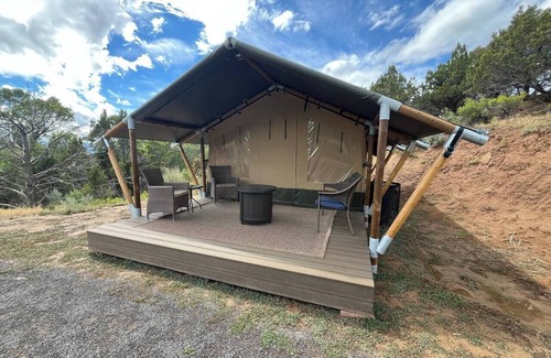 Collbran Alquiler De RV | Glamping Safari Tent One
