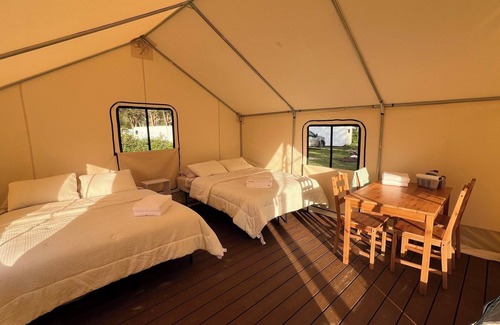 Klamath Cabina | Glamping tent on the river.