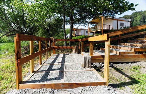 Klamath Alquiler De RV | Glamping tent on the river.