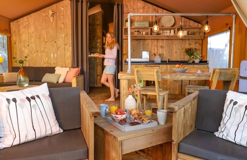 Bant Casa | Tienda de glamping con cocina cerca del estanque