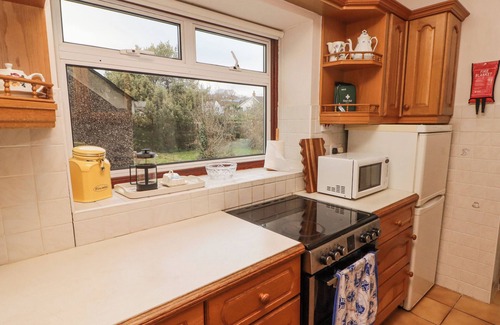 Ystradgynlais Cabaña | GLAN YR AFON, pet friendly, with a garden in Ystradgynlais